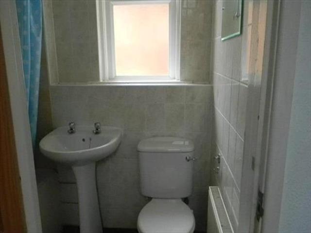  Image of 6 Bedroom Property to rent at Sedgley Road, Winton, Bournemouth BH9