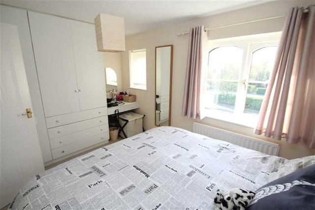  Image of 2 Bedroom End of Terrace to rent at Nursery Gardens, Chislehurst BR7