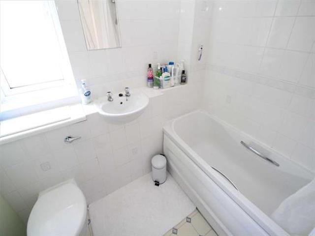  Image of 2 Bedroom End of Terrace to rent at Nursery Gardens, Chislehurst BR7