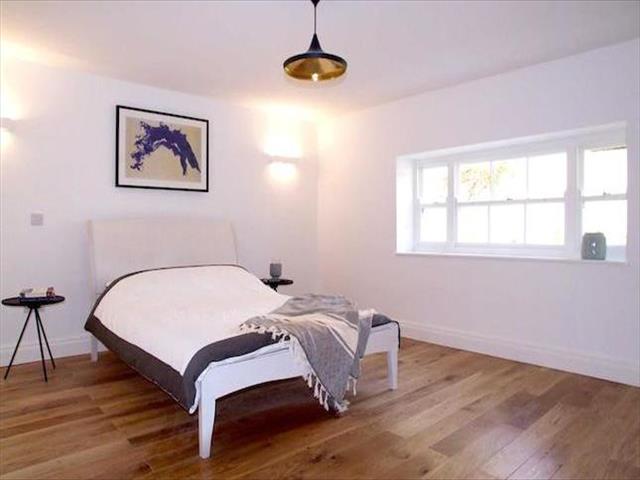  Image of 3 Bedroom Flat for sale at West Grove, London SE10