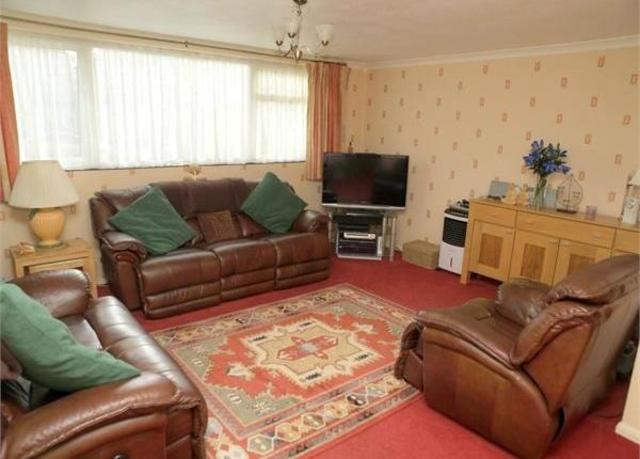  Image of 2 Bedroom Flat to rent at Cherry Way, West Ewell, Epsom KT19