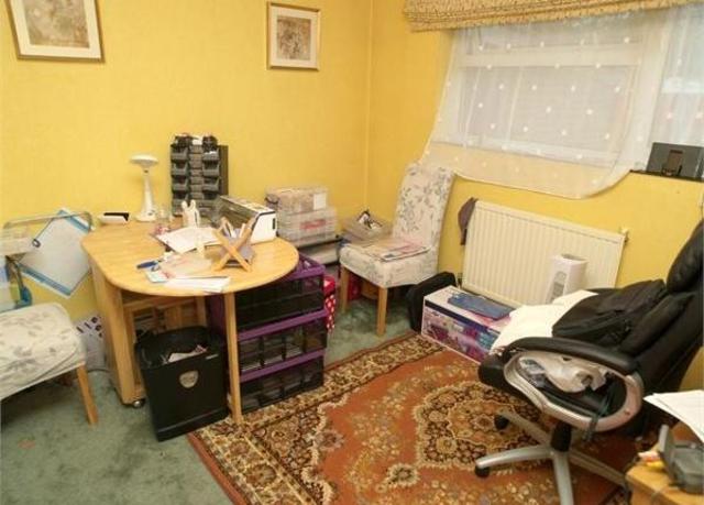  Image of 2 Bedroom Flat to rent at Cherry Way, West Ewell, Epsom KT19