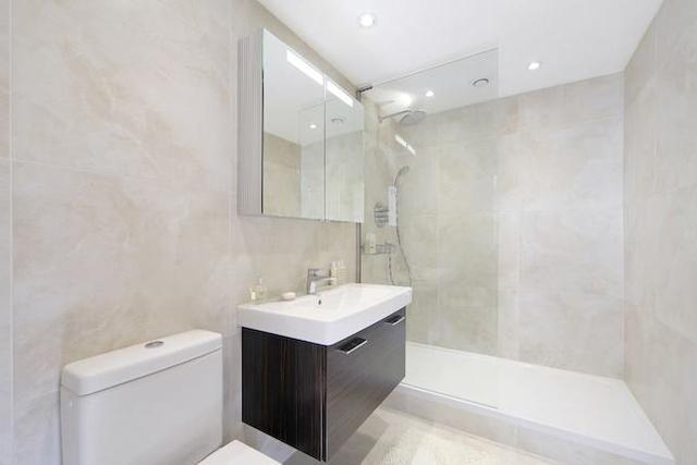  Image of 3 Bedroom Flat to rent at Marlborough Place, St John