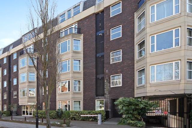  Image of 3 Bedroom Flat to rent at Marlborough Place, St John