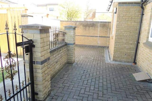  Image of 4 Bedroom End of Terrace for sale at Sharland Close, Thornton Heath CR7