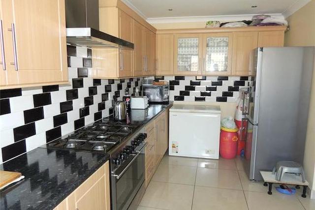  Image of 4 Bedroom End of Terrace for sale at Sharland Close, Thornton Heath CR7