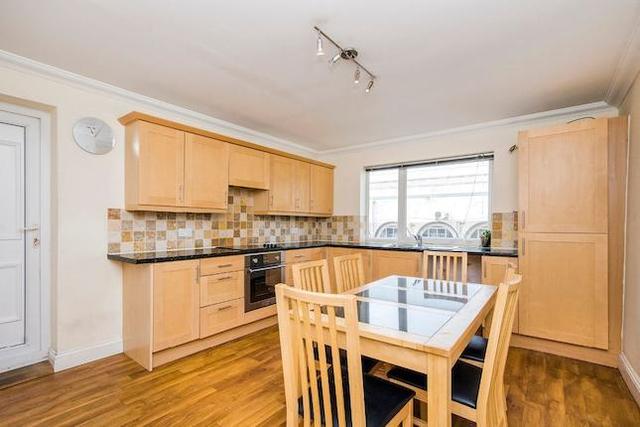 Image of 4 Bedroom Flat to rent at Merton Avenue, Chiswick, London W4