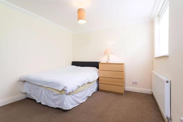  Image of 4 Bedroom Flat to rent at Merton Avenue, Chiswick, London W4
