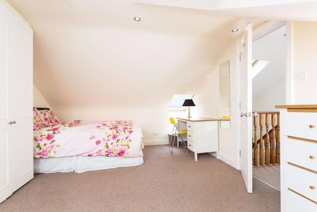  Image of 4 Bedroom Flat to rent at Merton Avenue, Chiswick, London W4