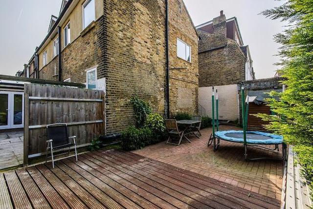  Image of 4 Bedroom Flat to rent at Merton Avenue, Chiswick, London W4