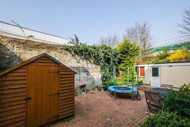  Image of 4 Bedroom Flat to rent at Merton Avenue, Chiswick, London W4