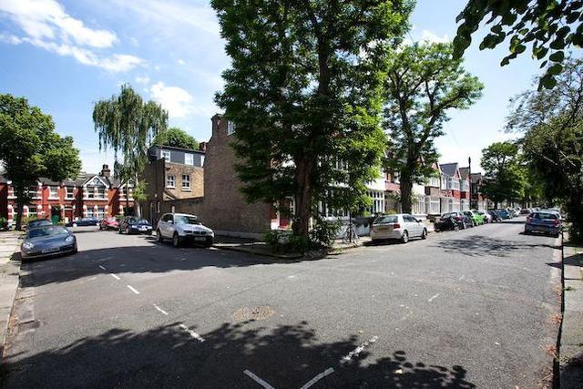 Image of 4 Bedroom Flat to rent at Merton Avenue, Chiswick, London W4