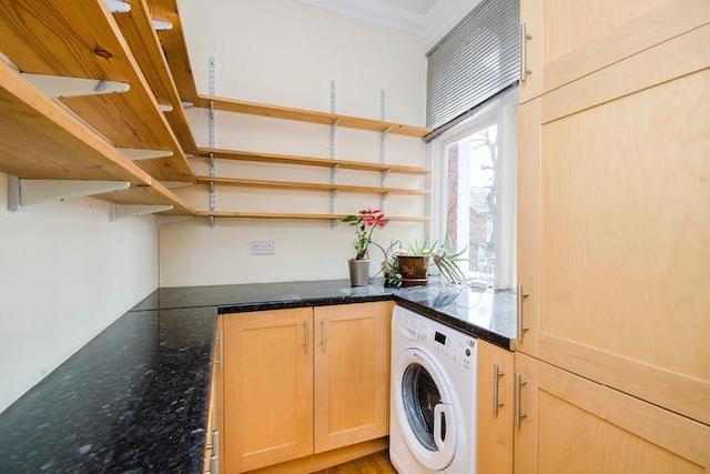  Image of 4 Bedroom Flat to rent at Merton Avenue, Chiswick, London W4