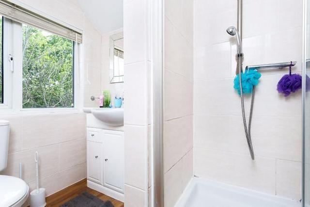  Image of 4 Bedroom Flat to rent at Merton Avenue, Chiswick, London W4