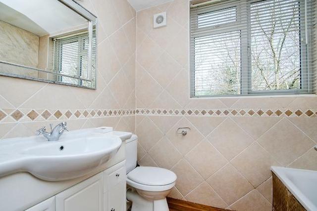  Image of 4 Bedroom Flat to rent at Merton Avenue, Chiswick, London W4