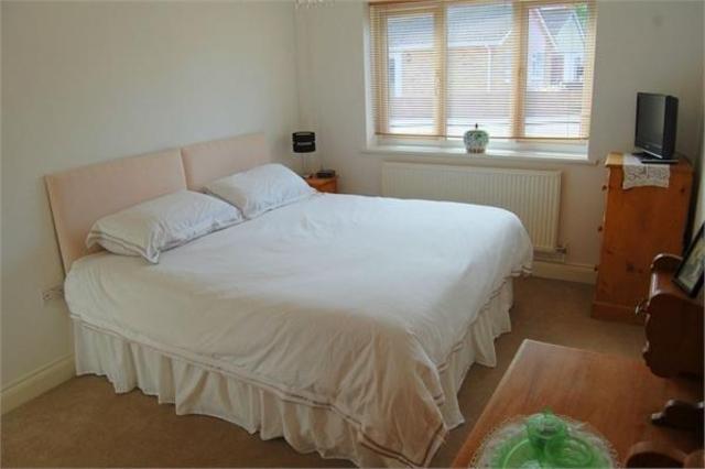  Image of 2 Bedroom Semi-Detached Bungalow for sale at Leatt Close, Broadstairs, Kent CT10