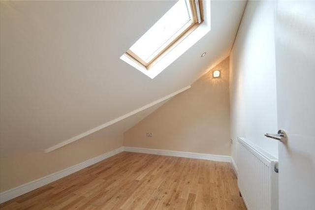  Image of 3 Bedroom Flat to rent at Windmill Road, Croydon CR0