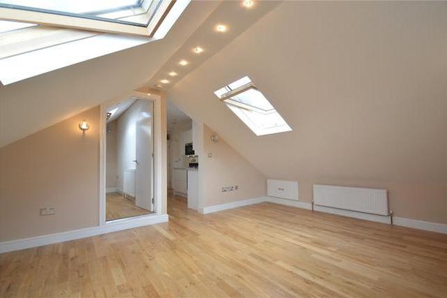  Image of 3 Bedroom Flat to rent at Windmill Road, Croydon CR0