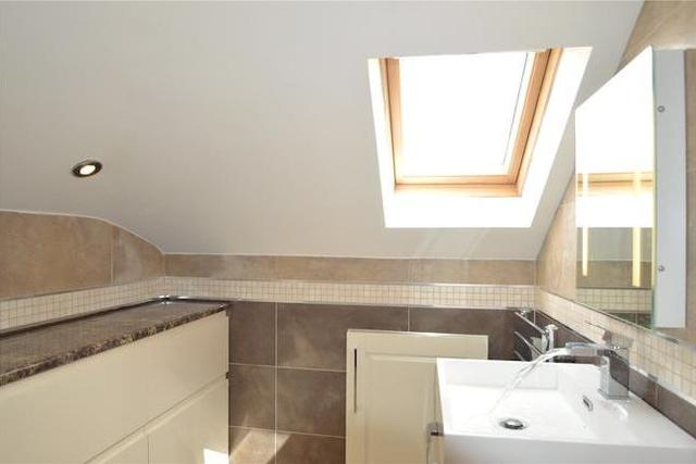  Image of 3 Bedroom Flat to rent at Windmill Road, Croydon CR0