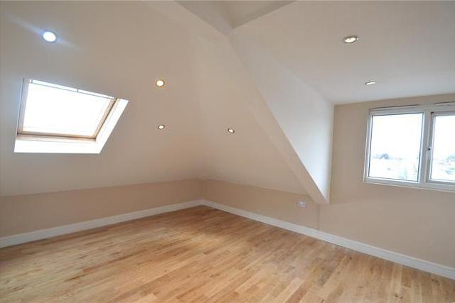 Image of 3 Bedroom Flat to rent at Windmill Road, Croydon CR0