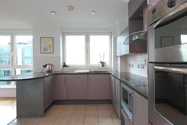  Image of 3 Bedroom Flat to rent at Bridge House, St. George Wharf, Nine Elms, London SW8