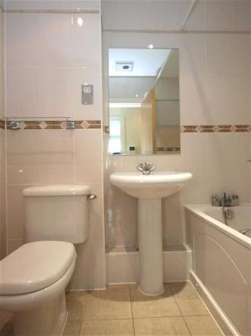  Image of 3 Bedroom Flat to rent at Bridge House, St. George Wharf, Nine Elms, London SW8