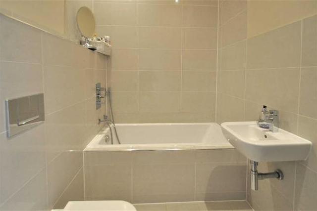  Image of 3 Bedroom Flat for sale at Sundridge Avenue, Bromley, Kent BR1