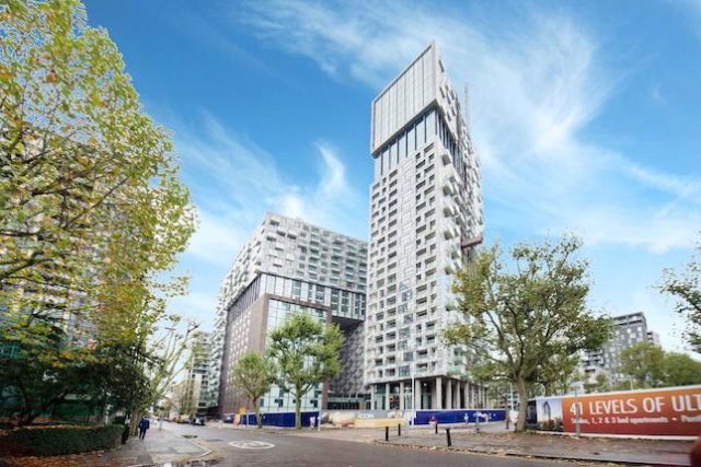  Image of 1 Bedroom Flat to rent at Lincoln Plaza, Canary Wharf, London E14