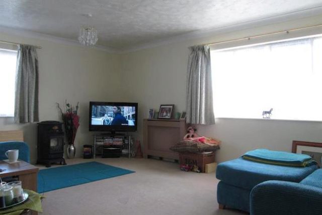  Image of 2 Bedroom Flat to rent at Hadlow Drive, Palm Bay, Margate CT9