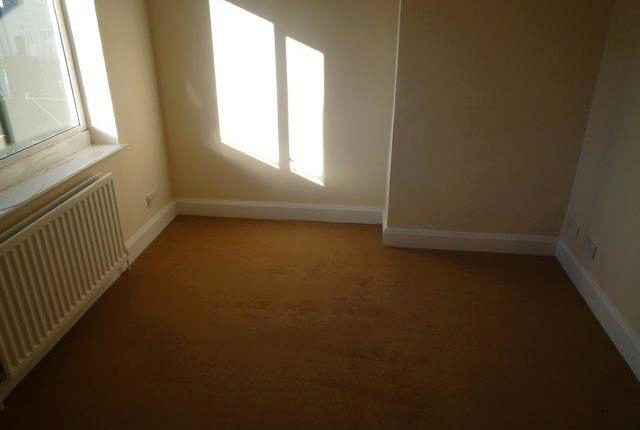  Image of 3 Bedroom Semi-Detached to rent at Silverdale Avenue, Guiseley, Leeds LS20
