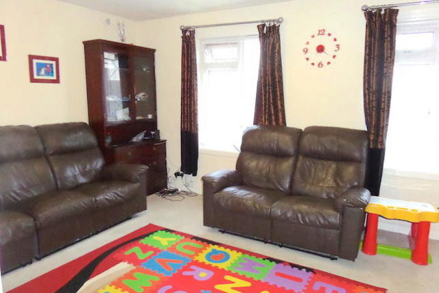  Image of 2 Bedroom Farm House to rent at Southern Avenue, Feltham TW14