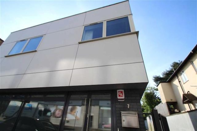  Image of 2 Bedroom Flat to rent at Ravensbourne Road, Bromley, Kent BR1