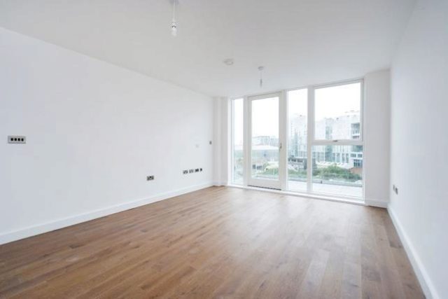  Image of 3 Bedroom Flat to rent at Hilton Wharf, Greenwich SE10