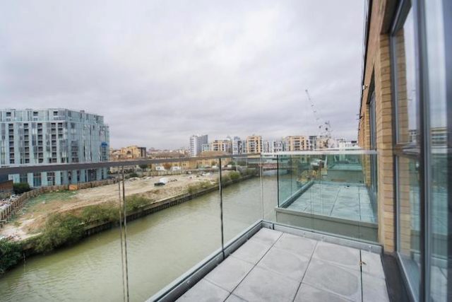  Image of 3 Bedroom Flat to rent at Hilton Wharf, Greenwich SE10
