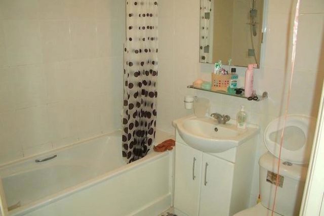  Image of 1 Bedroom Flat for sale at Royal Court, Reading RG1