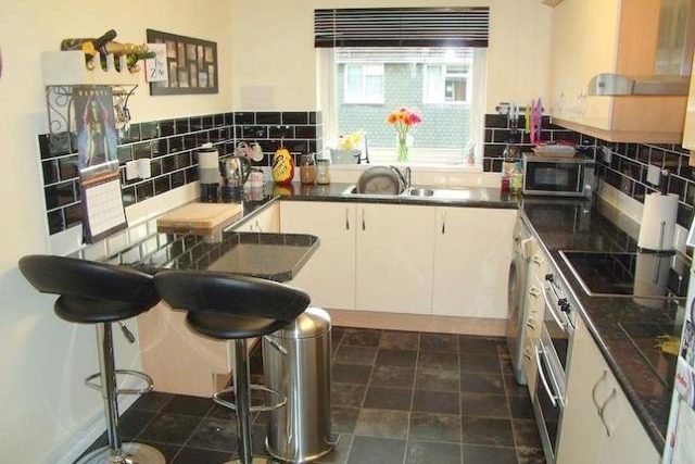  Image of 2 Bedroom Maisonette for sale at Kennedy Drive, Pangbourne RG8