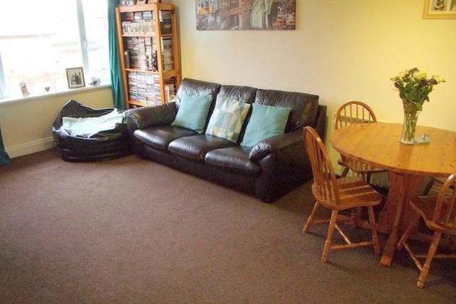  Image of 2 Bedroom Maisonette for sale at Kennedy Drive, Pangbourne RG8