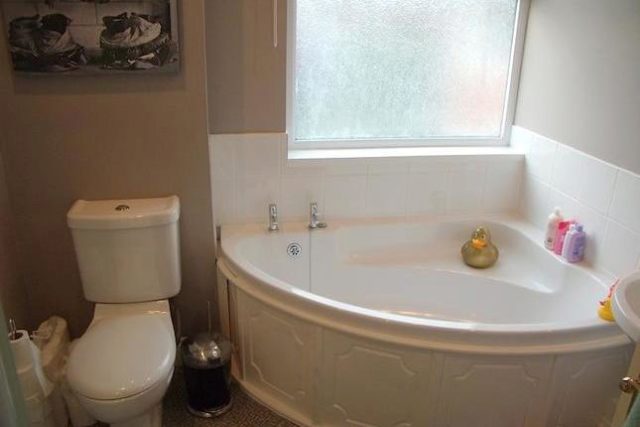  Image of 2 Bedroom Maisonette for sale at Kennedy Drive, Pangbourne RG8
