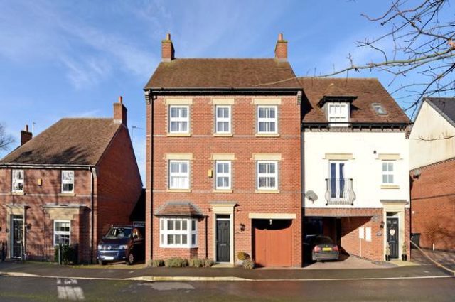  Image of 4 Bedroom Semi-Detached for sale at Stalbridge Drive, Runcorn, Sandymoor WA7