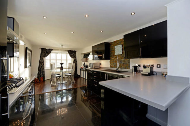  Image of 4 Bedroom Semi-Detached for sale at Stalbridge Drive, Runcorn, Sandymoor WA7