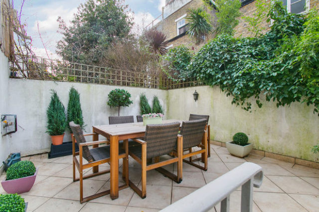  Image of 2 Bedroom Flat for sale at Crookham Road, London SW6