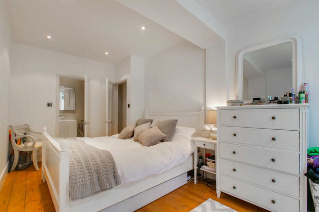  Image of 2 Bedroom Flat for sale at Crookham Road, London SW6