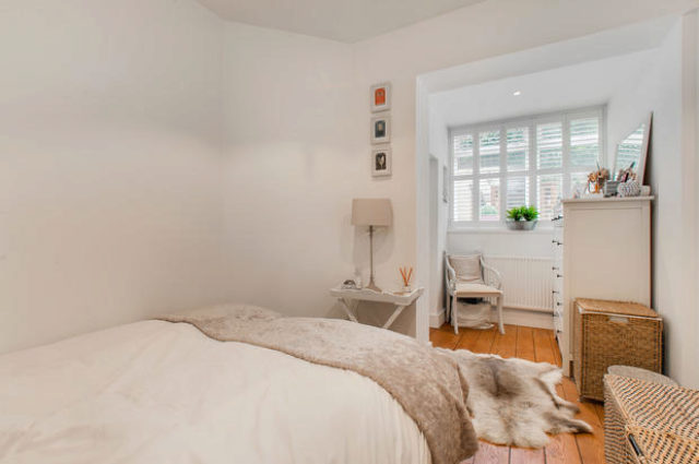  Image of 2 Bedroom Flat for sale at Crookham Road, London SW6