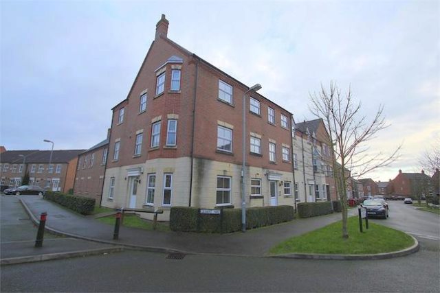 Image of 2 Bedroom Flat to rent at Parsons Road, Langley, Berkshire SL3
