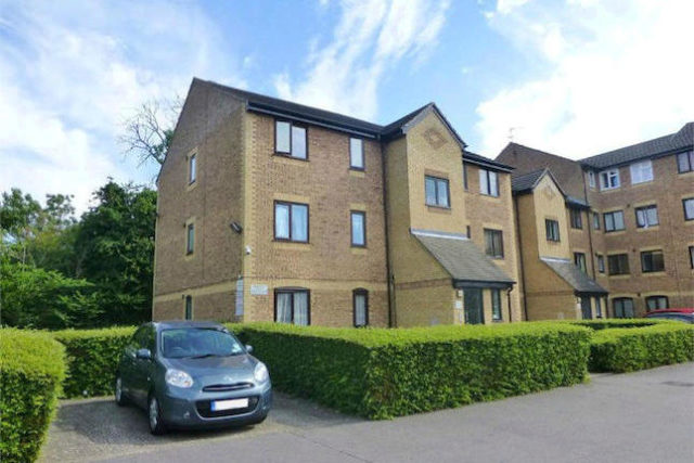  Image of 2 Bedroom Flat to rent at Burket Close, Southall UB2