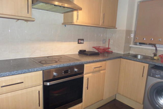  Image of 2 Bedroom Flat to rent at Burket Close, Southall UB2