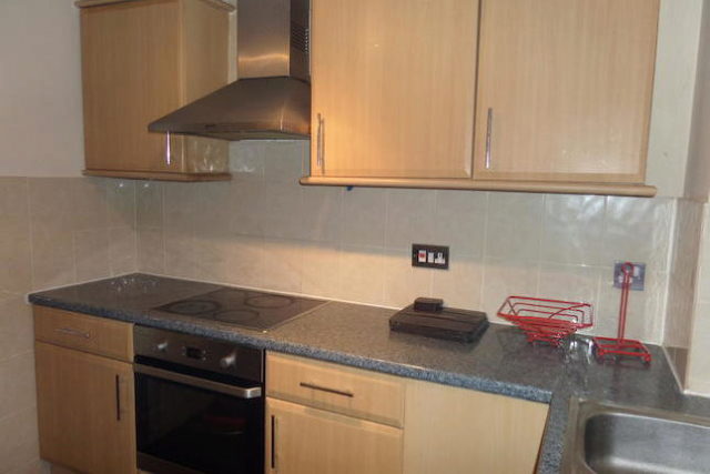 Image of 2 Bedroom Flat to rent at Burket Close, Southall UB2