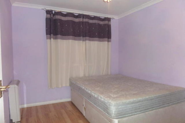  Image of 2 Bedroom Flat to rent at Burket Close, Southall UB2