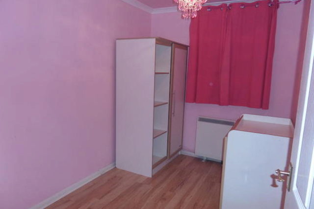  Image of 2 Bedroom Flat to rent at Burket Close, Southall UB2
