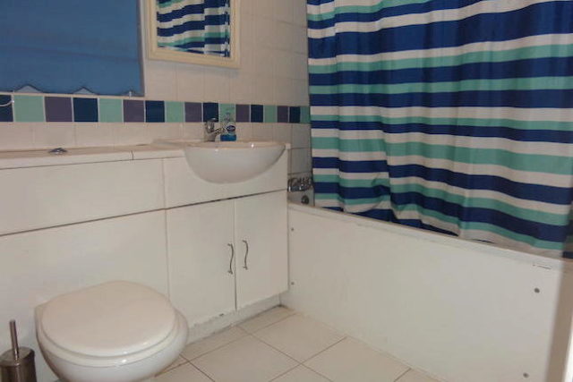  Image of 2 Bedroom Flat to rent at Burket Close, Southall UB2